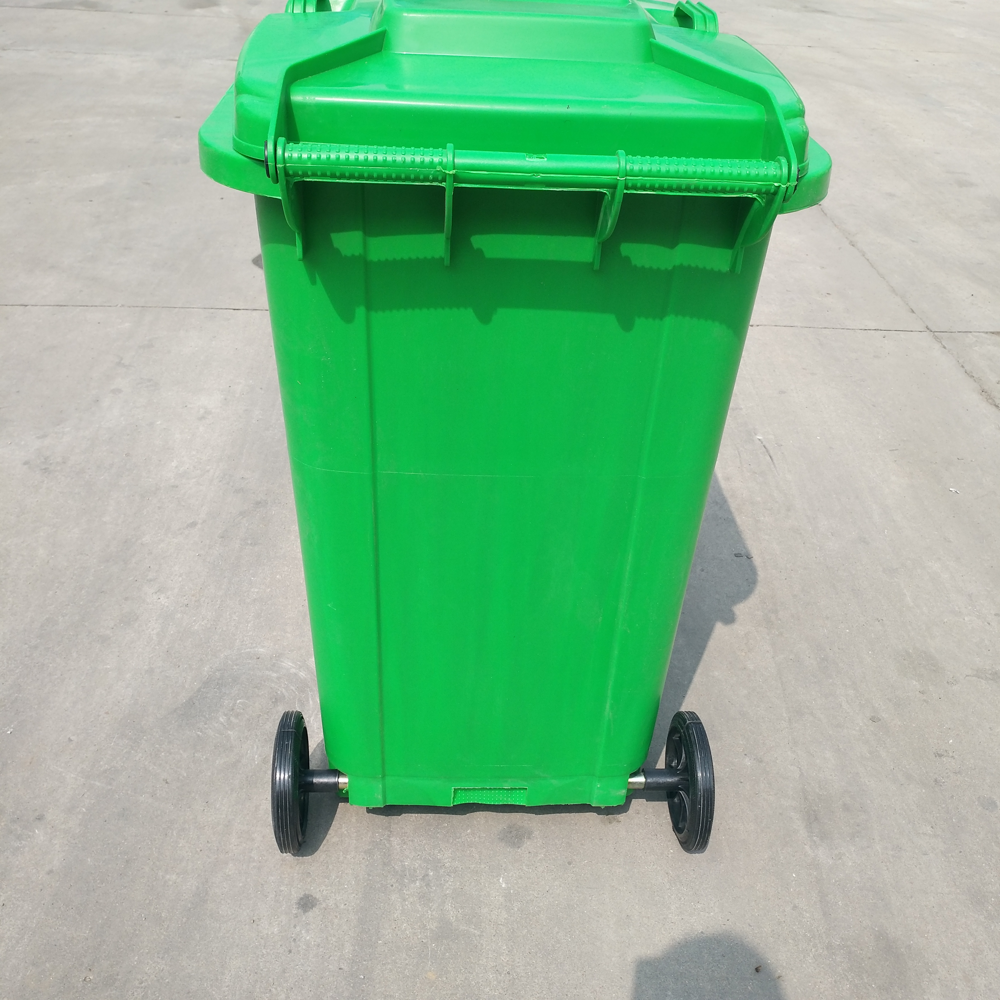 厂家热销240l环卫塑料垃圾桶小区垃圾桶